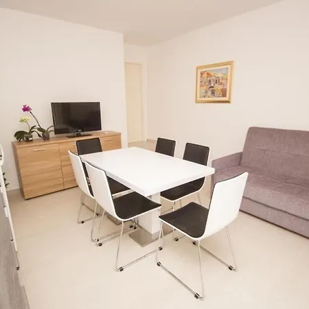 Mit Terrasse - B56680 *